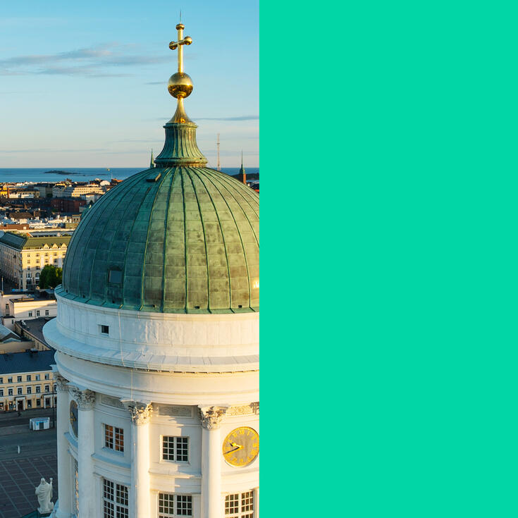 Helsingin rautatieaseman kuparinvärinen tornin yläosa